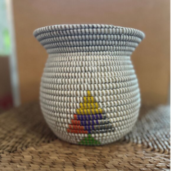 Pots de Fleurs Petits Layou : Nature et Élégance - Picture 2 of 9